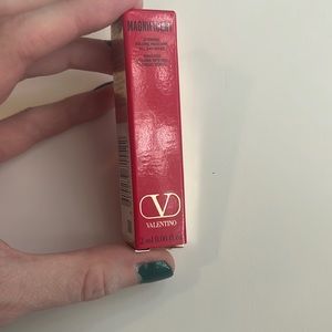 FREE w/ purchase Valentino mini mascara